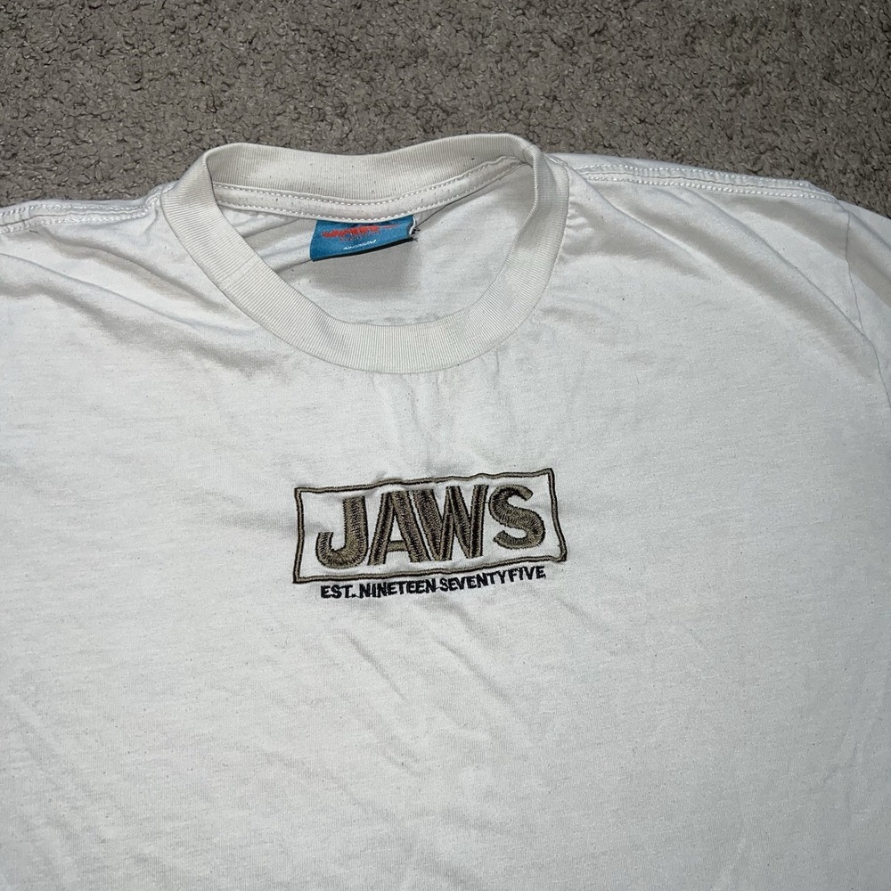 SHOE PALACE White T-Shirt Jaws Movie Graphic Shark Short Sleeve sz Medium - Picture 2 of 6